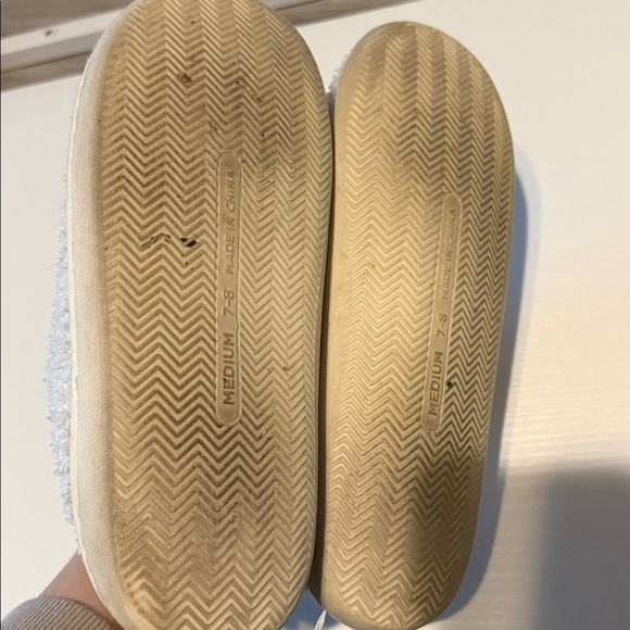 Women’s Well Worn Well loved Slippers Dirty Size 7-8 - Picture 4 of 5